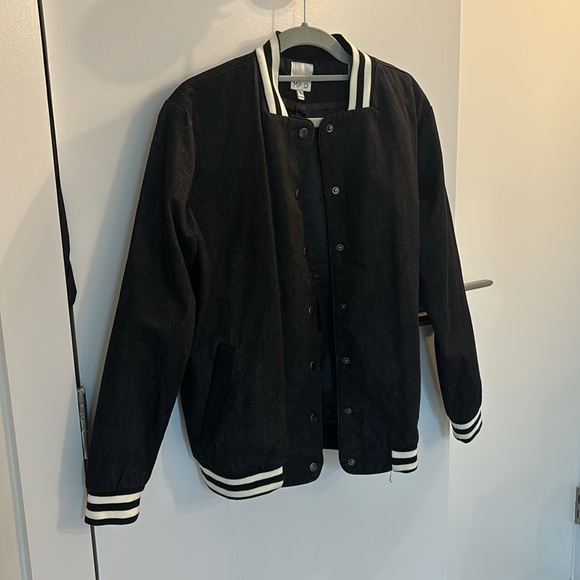 MD D Women’s denim varsity jacket- New w/o tag! - Picture 3 of 6